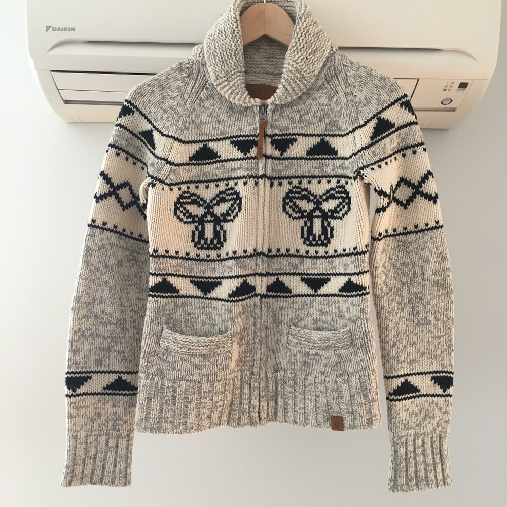 Aritzia sea to sky cowichan wool sweater / cardigan Sz small NWOT
